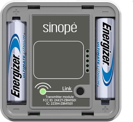 Sinope WL4200S water leak detector - inside view with batteries